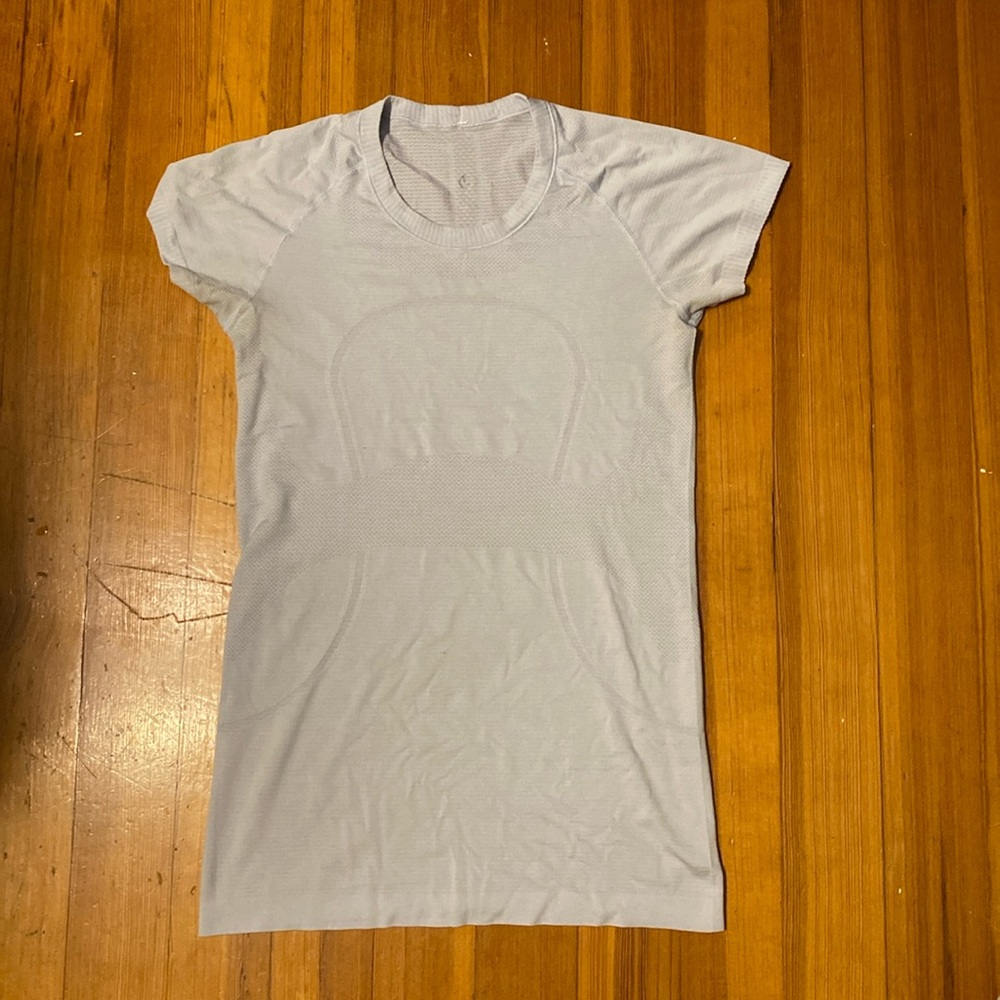 Lululemon Swiftly Tech light blue tshirt - Size 8